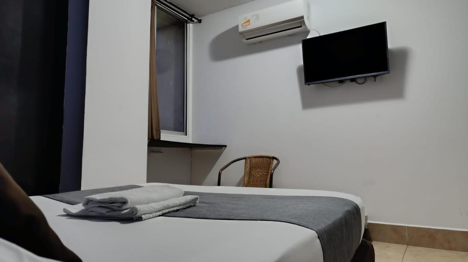 Hotel Ariston Кали Екстериор снимка