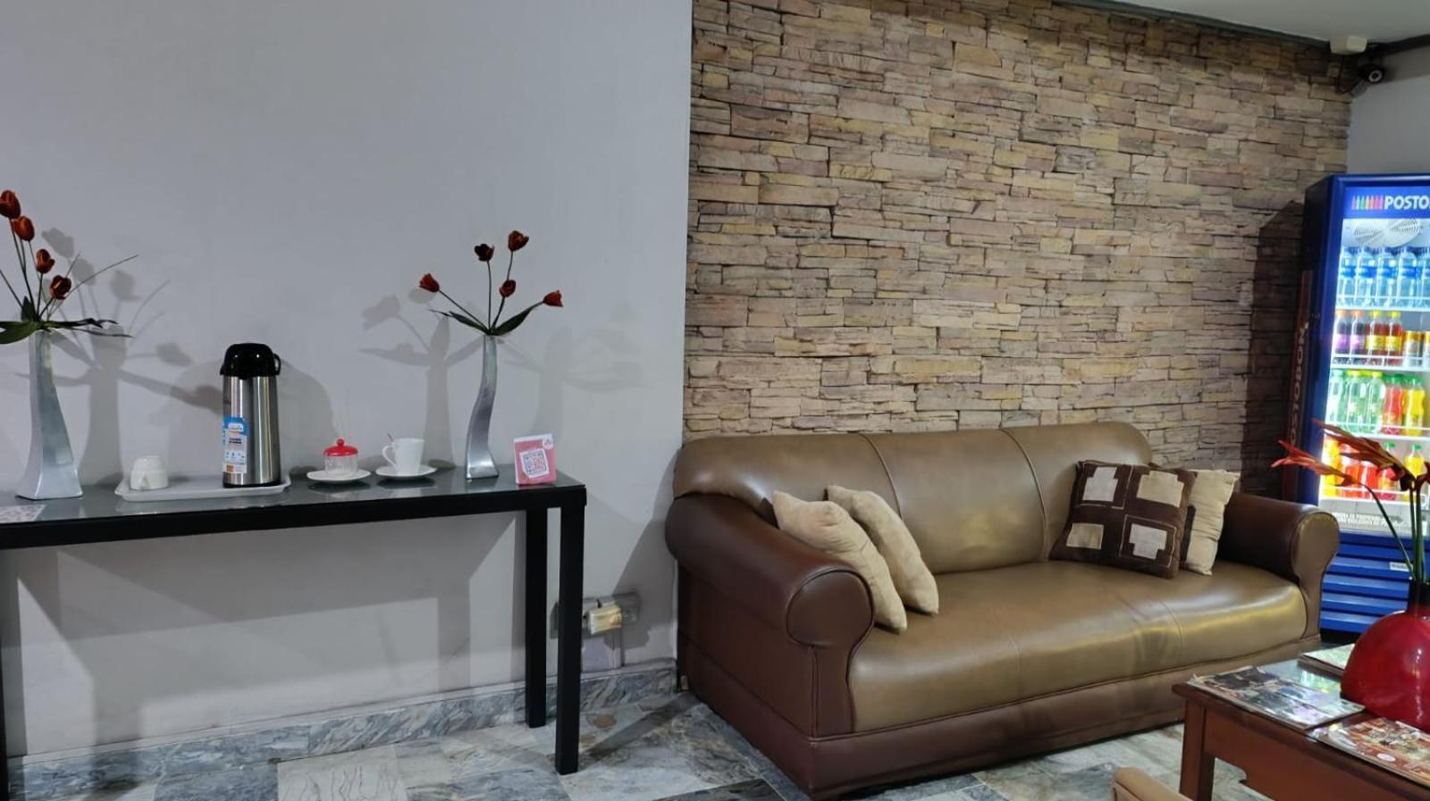 Hotel Ariston Кали Екстериор снимка